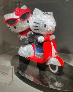 Hello Kitty in Swarovski.